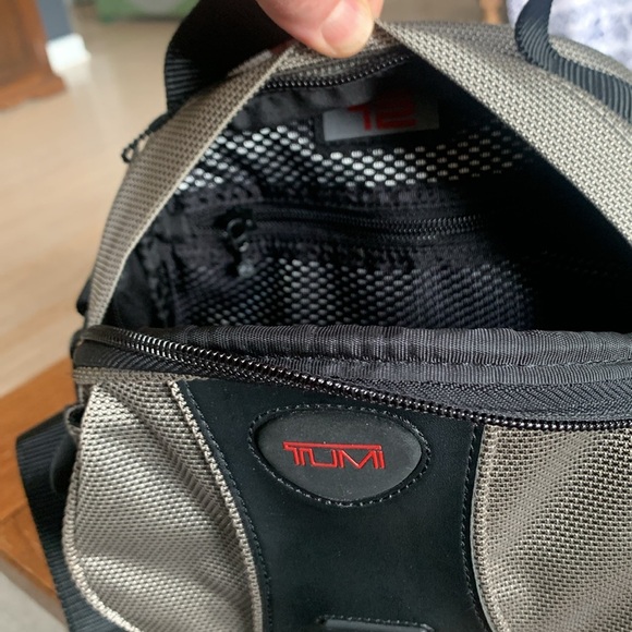 TUMI T2 Ballistic Silver and Black Camera Shoulder Crossbody Travel Bag 9x11x4 - Picture 9 of 12